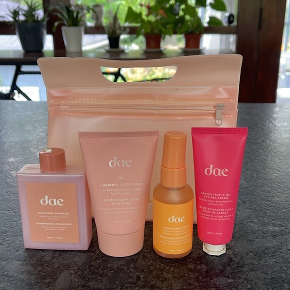 DAE Road Trip Mini Hair Set shampoo, conditioner, wave spray, styling cream $62 - Picture 5 of 8